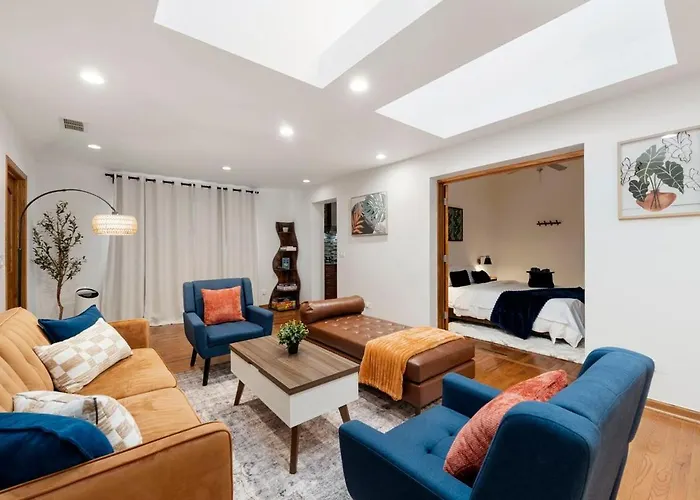 Cozy Luxury 4br Near Airport *