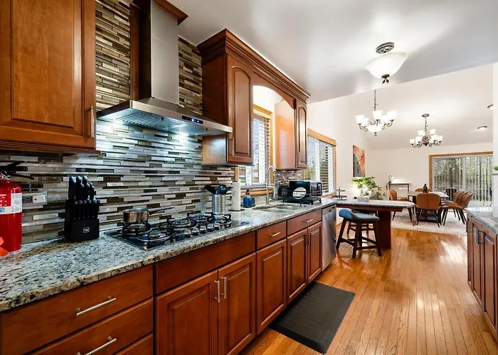 Cozy Luxury 4br Near Airport