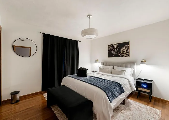 Cozy Luxury 4br Near Airport *