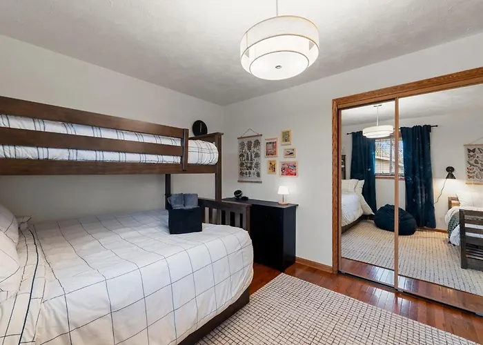 Cozy Luxury 4br Near Airport Casa vacanze