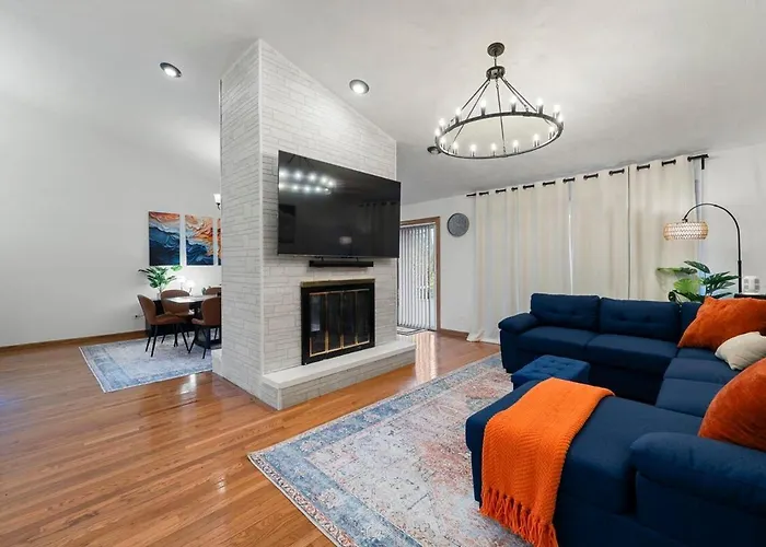 Cozy Luxury 4br Near Airport