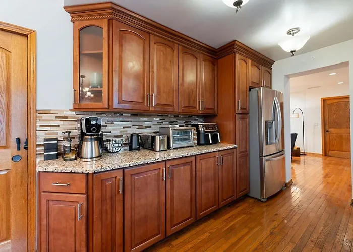 Cozy Luxury 4br Near Airport *